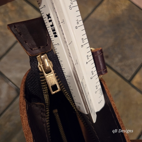 Portland Leather Medium Crossbody Tote w/Zipper, Grizzly - Picture 8 of 9